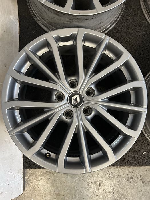 134 Felgi Aluminiowe ORYGINAL RENAUL R 18 5x114,3 otwór 66 Bardzo Ładn
