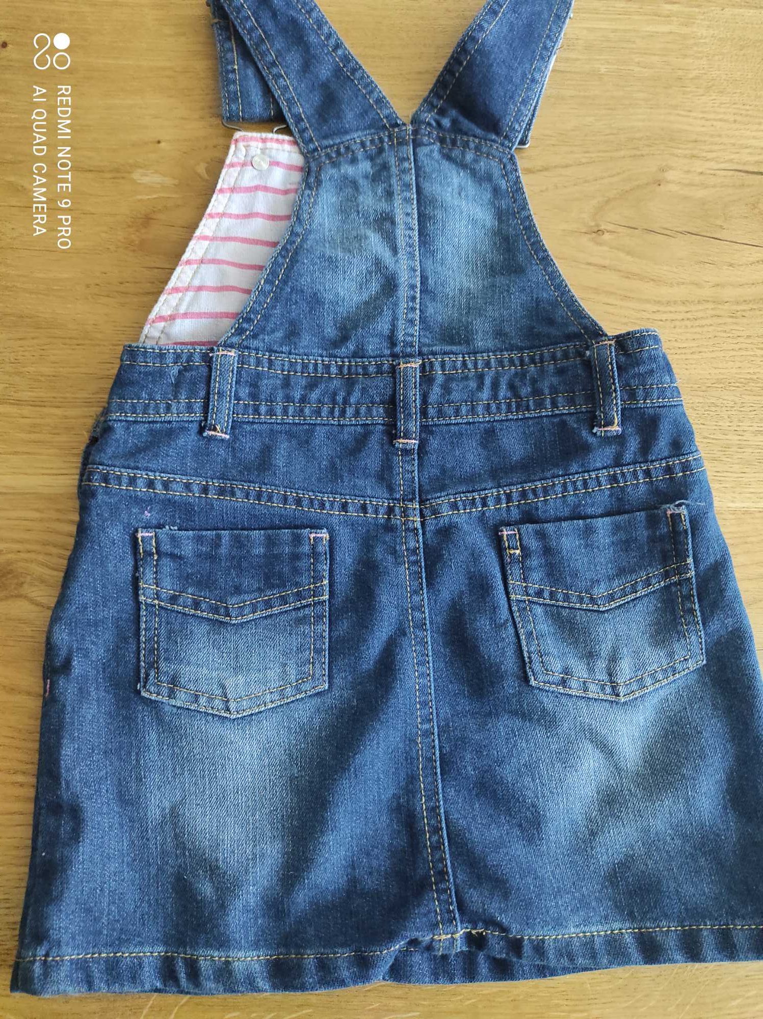 Sukienka jeansowa ogrodniczka 104