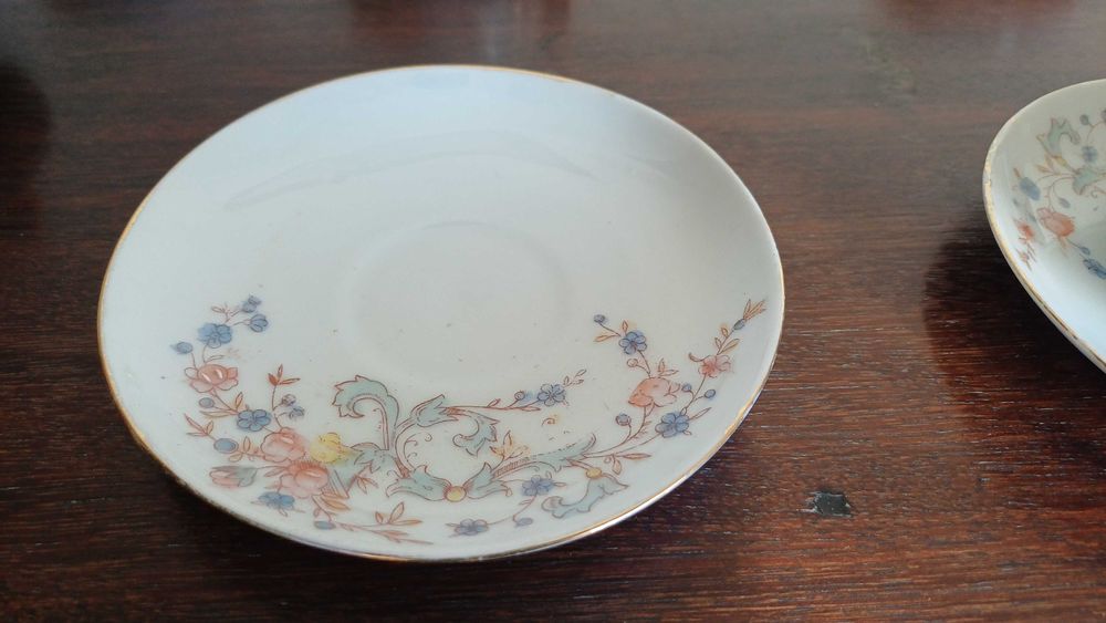 Chávenas em porcelana com marca