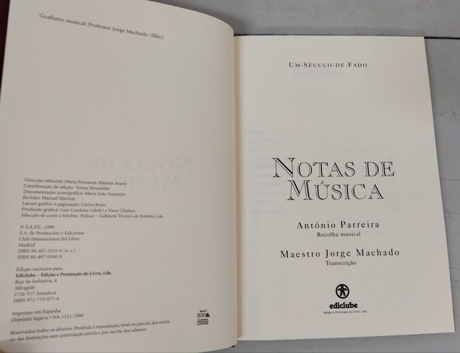 Um Século de Fado. 2 Álbuns capa Dura, Fado Falado e Notas de Música