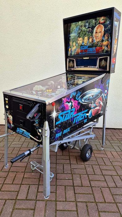 flipper ,pinball Star Trek the Next Generation i Street Fighter II