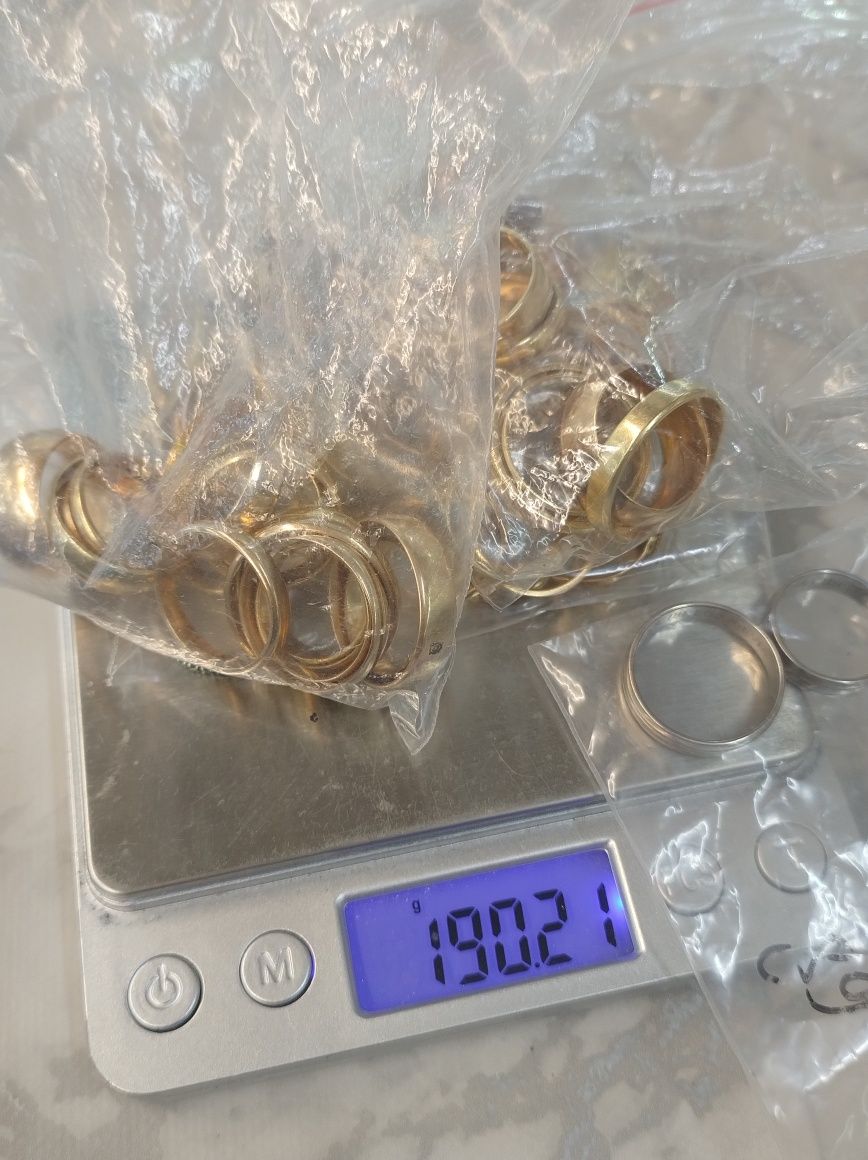 Złoto pod inwestycje Łańcuszki zawieszki pierścionk obrączki złote 14K