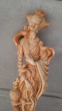 Figurka kobiety orientalna alabaster