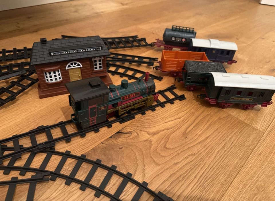 Duży zestaw kolejowy – lokomotywa z dźwiękiem