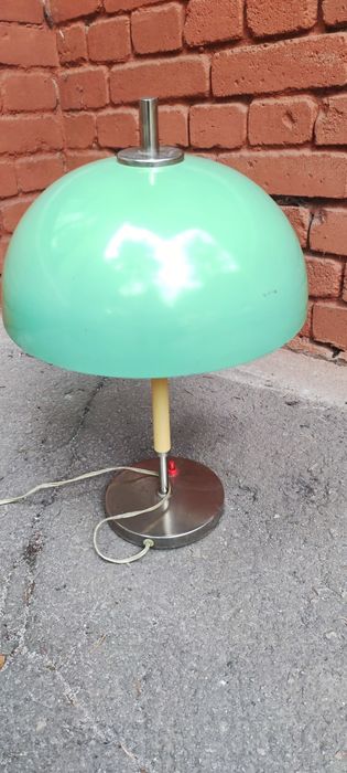 Продам настольную лампу Лиесма.