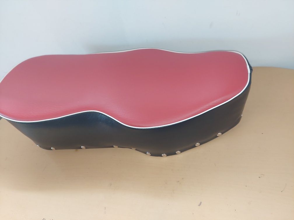 Sprzedam nowe kpl polskie solidne siedzenia kanapa wsk 125 m06 b1 pl