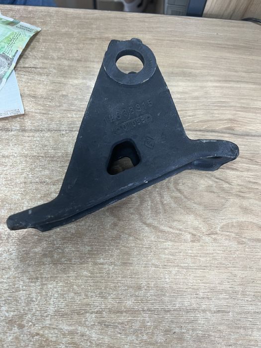 HMMWVE military. HAMMER H1. Кронштейн амортизатора нижній