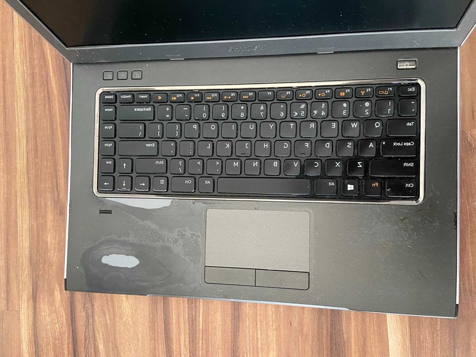 Laptop Dell Vostro  15.6 cali. Uszkodzony z ładowarką.