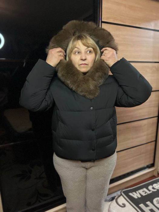 Продам пуховик з натуральним хутром