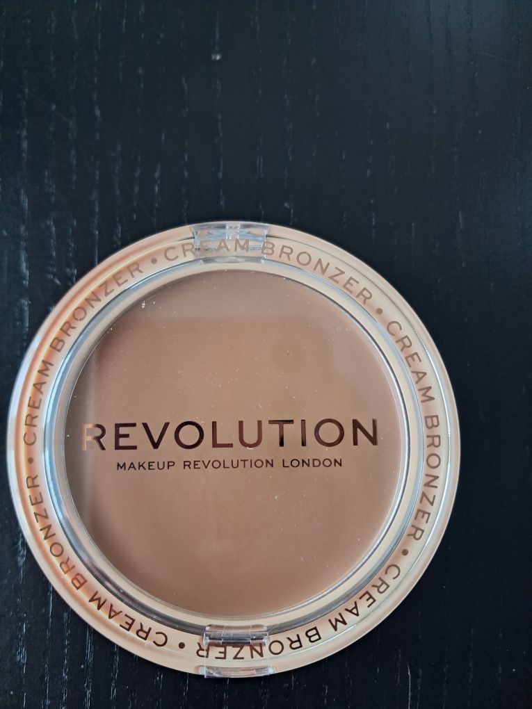 Revolution bronzer w kremie