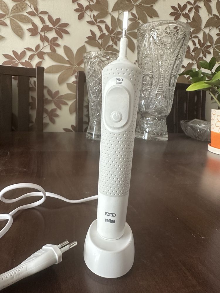 Електрична зубна щітка електрическая зубная щетка Braun Oral b