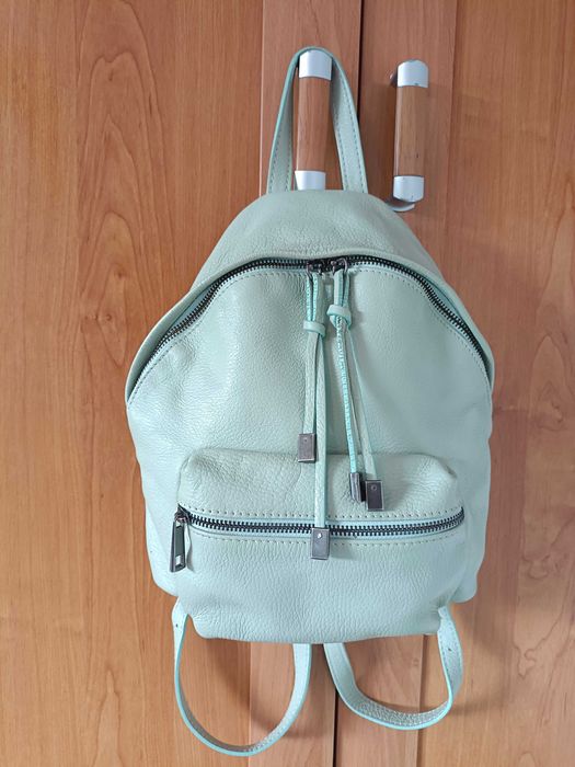 Plecak. Średniej wielkości. Miętowy.