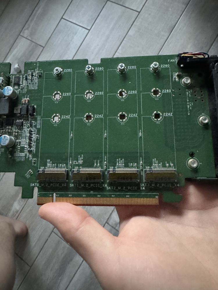 Dell NVMe SSD Adapter Card 4x M.2 PCI-E x16