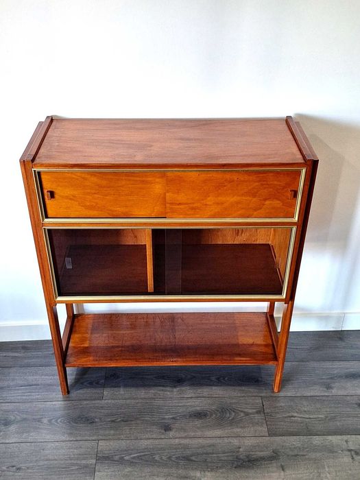 Estante Bar vintage. Vintage Bar Bookcase