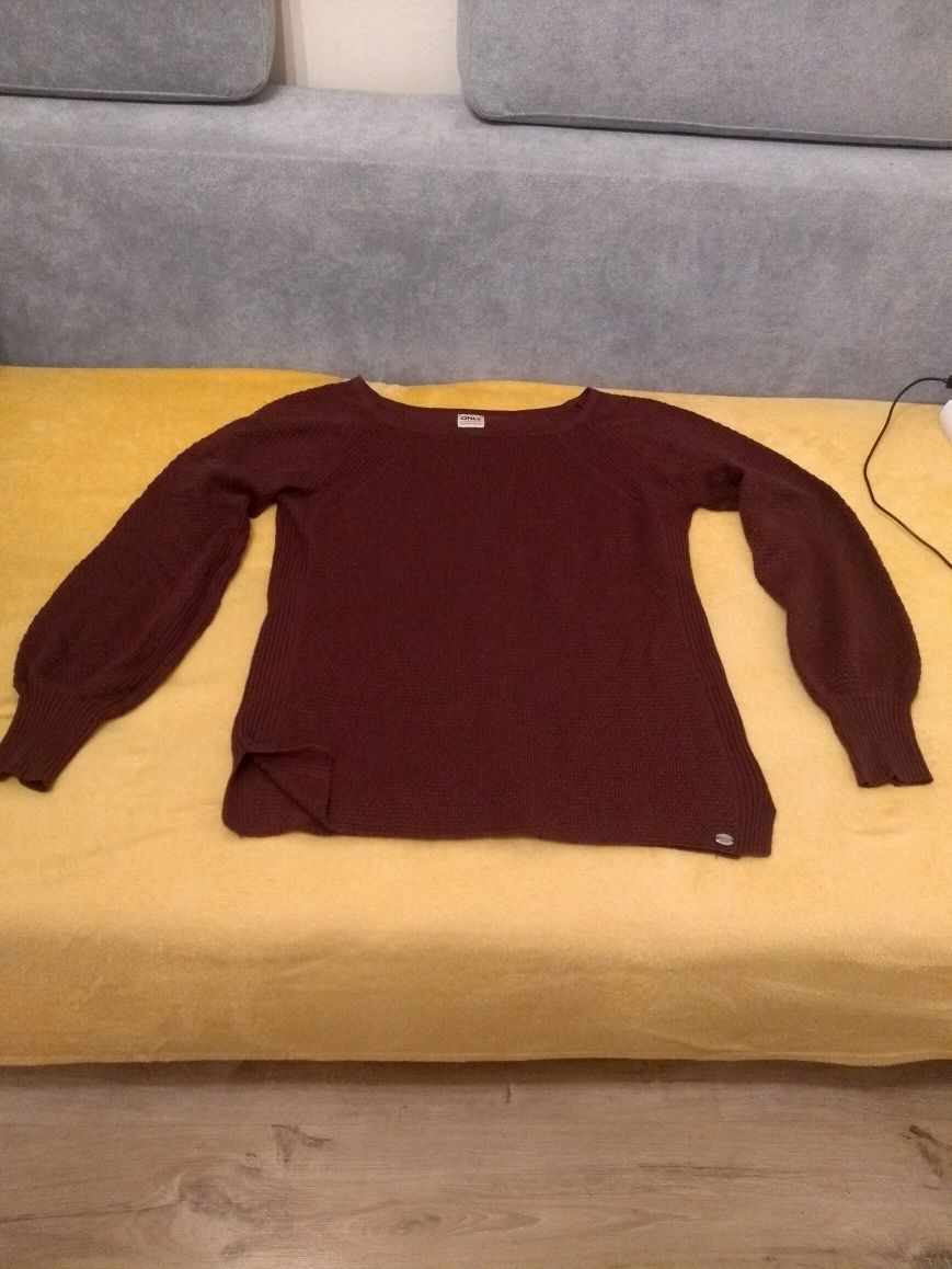 Sweter z bufkami przy mankietach r.38/40
