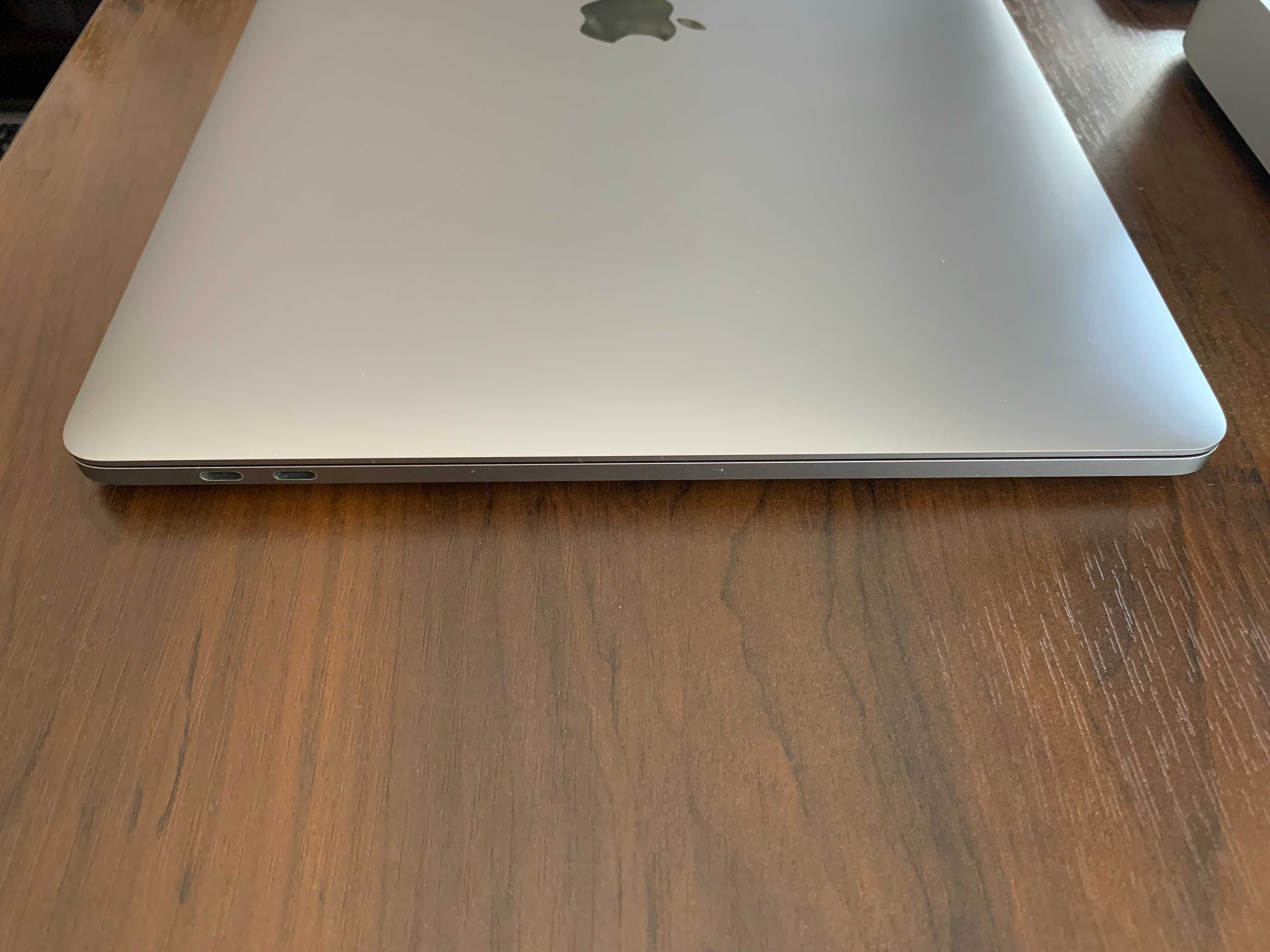 Apple MacBook Pro 15 2017 / i7 2.8 ГГц / 16Gb RAM/ 1Tb SSD