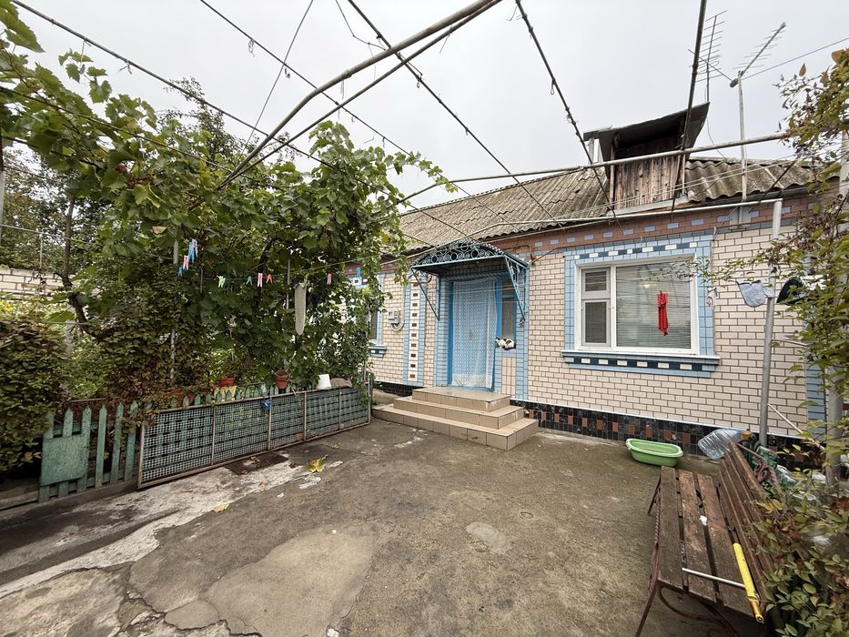 Продается пол дома в районе пятихаток.