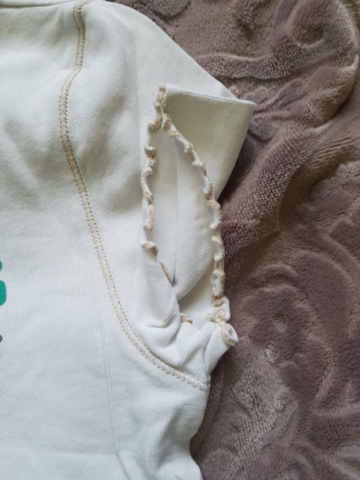 Krótka bluzka, top z kwiatkiem i napisem r. 158-164, XS-S