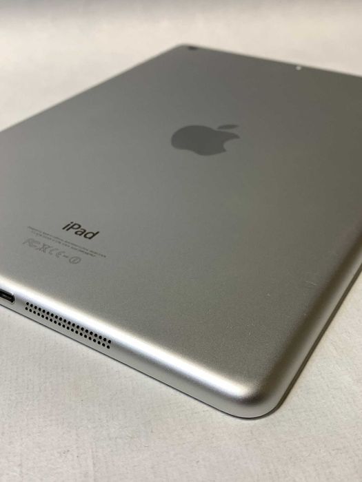 Планшет Apple iPad Air Wi-Fi 128GB White