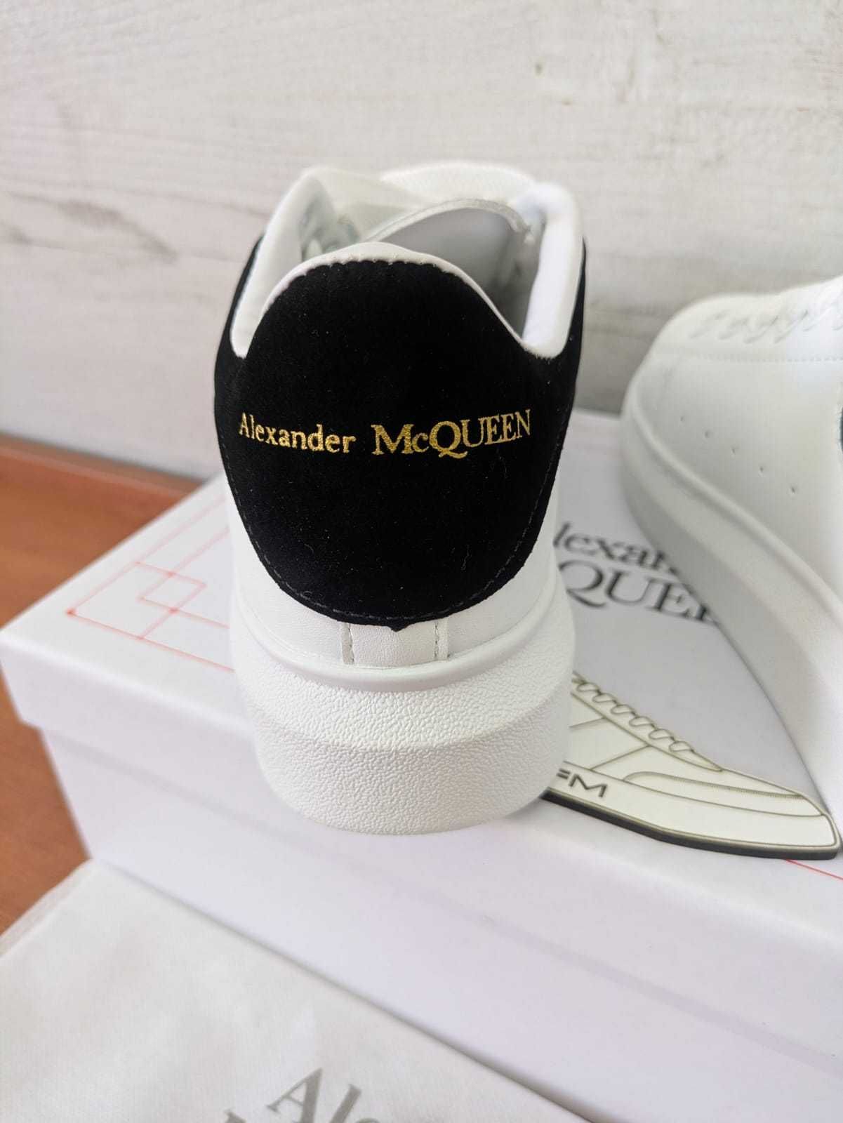 Sapatilhas Alexander McQueen brancas, novas