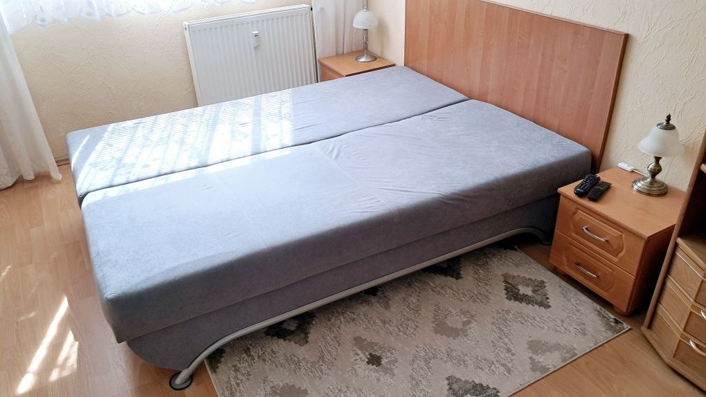 Sprzedam kanapę dwuosobową w bardzo dobrym stanie.