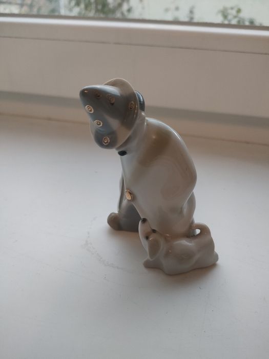 Статуетка з собакою
