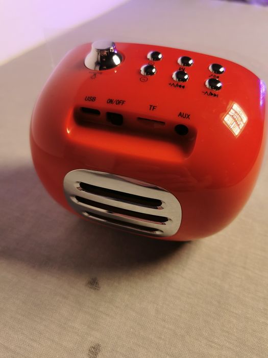 Klasyka w nowoczesnym wydaniu – czerwony retro budzik iTOMA 138