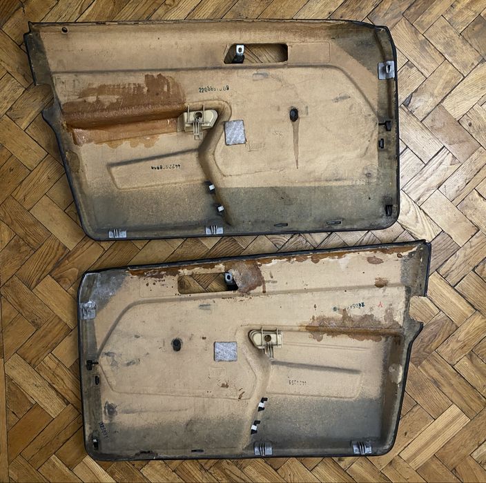 Дверні  карти  передні мерседес 190