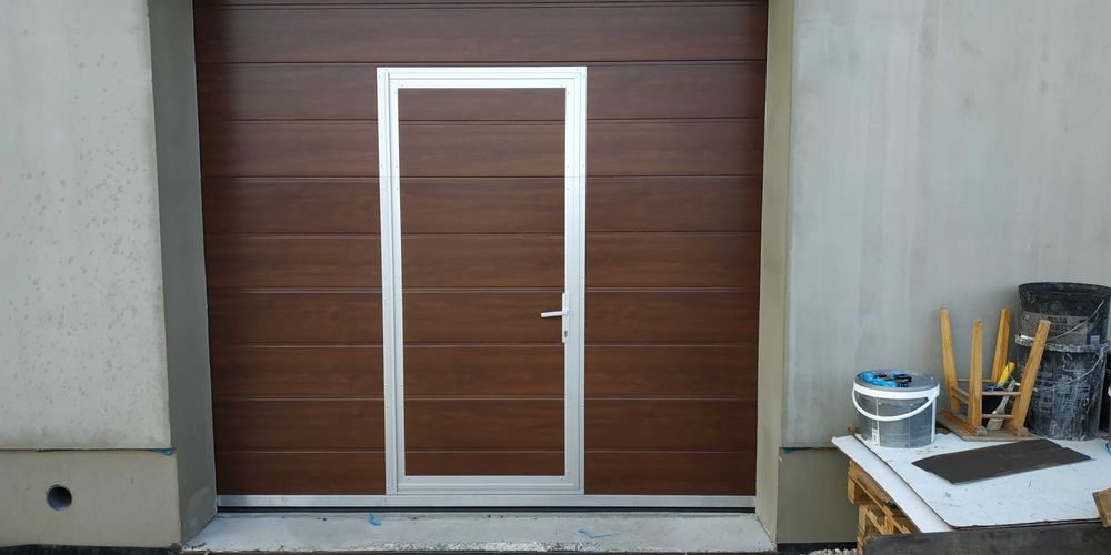 Brama segmentowa ocieplona Orzech 250 x 225
