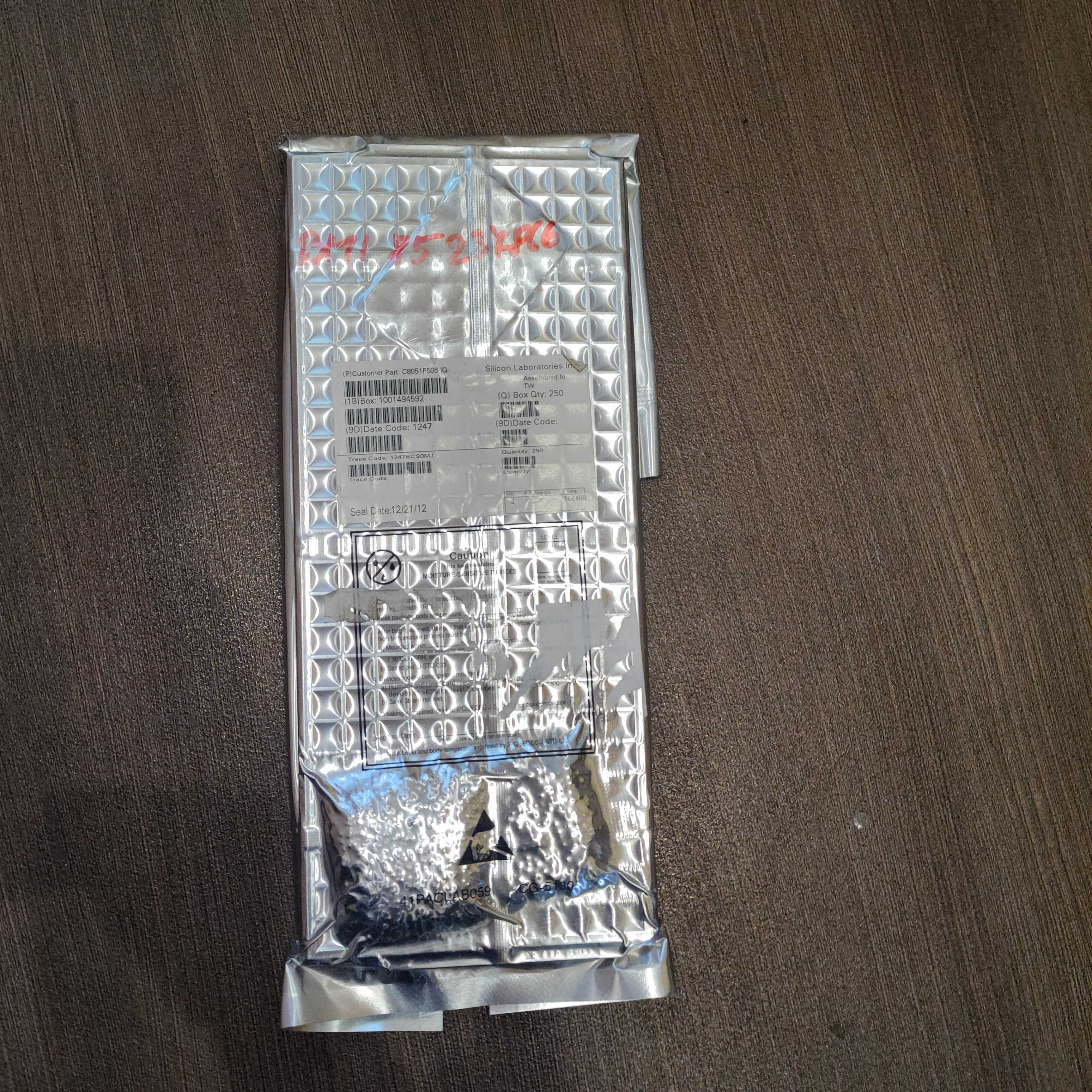 Mikroprocesor 8051 C8051F506-IQ