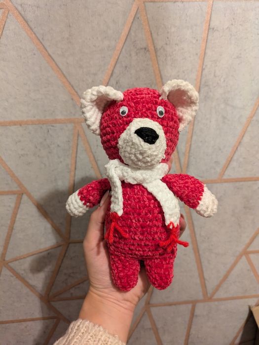 Miś pluszowy misiek różowy biały miś Uszatek na szydełku zabawka