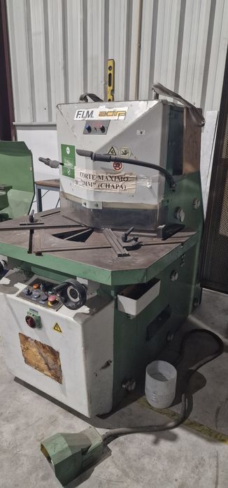 Conjunto de máquinas para serralharia