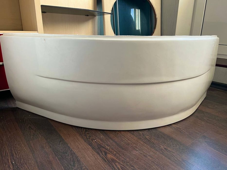 Продам переднюю панель  для поддона 90×90 см .