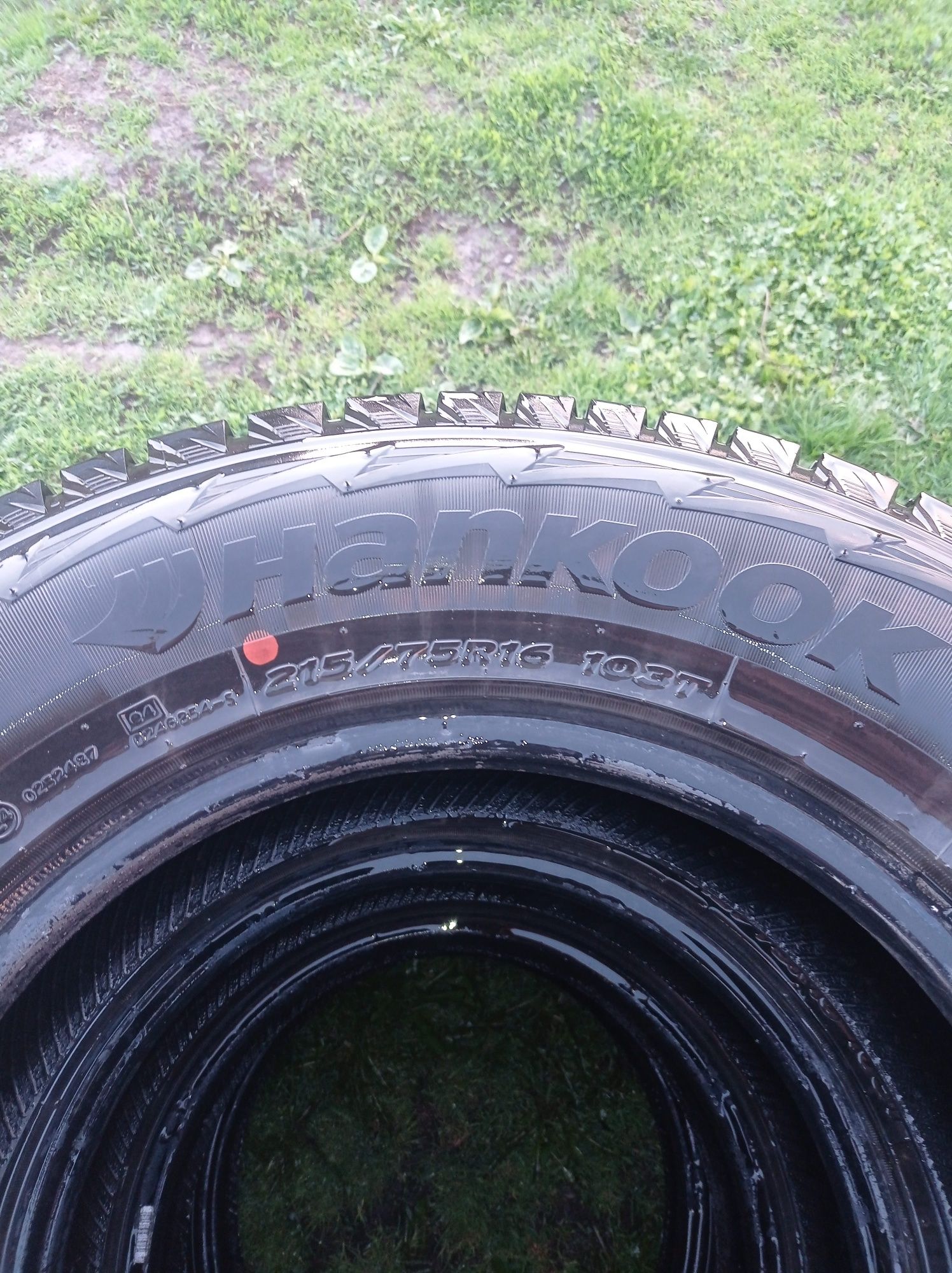 Продаю шину Hankook Winter I*Pike RW11 215/75 R16 103T (под шип)