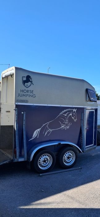 Vendo Reboque Cavalos