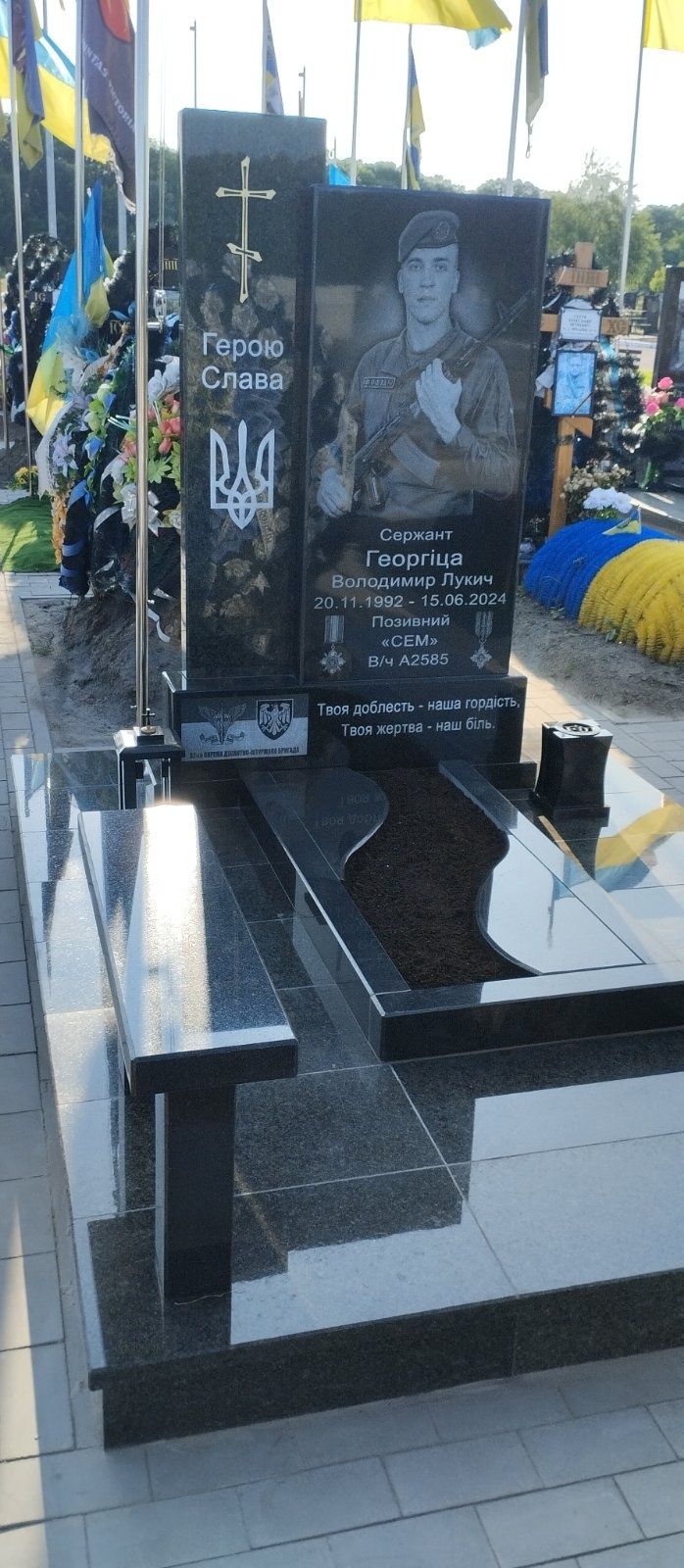 Пам'ятники з граніту
