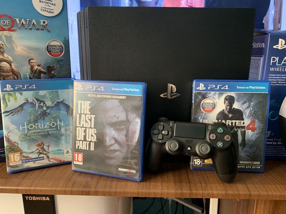 Продаю PS4 Pro разом із іграми