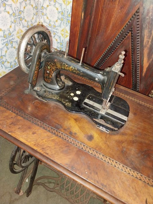 Maquina de costura antiga