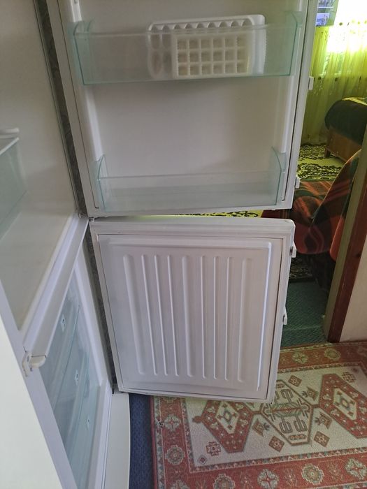Продам холодильник LIEBHERR в отличном состоянии.