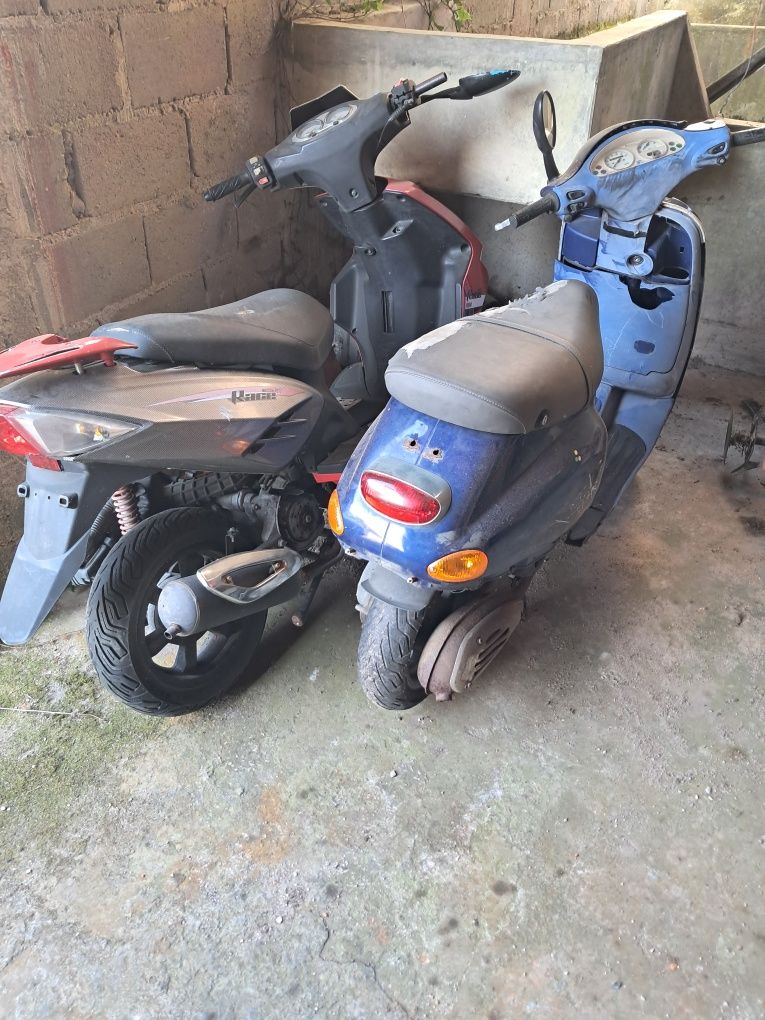 Várias motas para peças