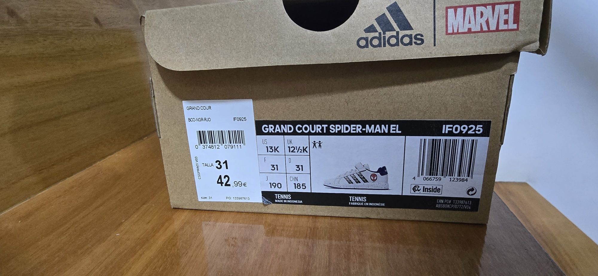 Sapatilhas da marca Adidas