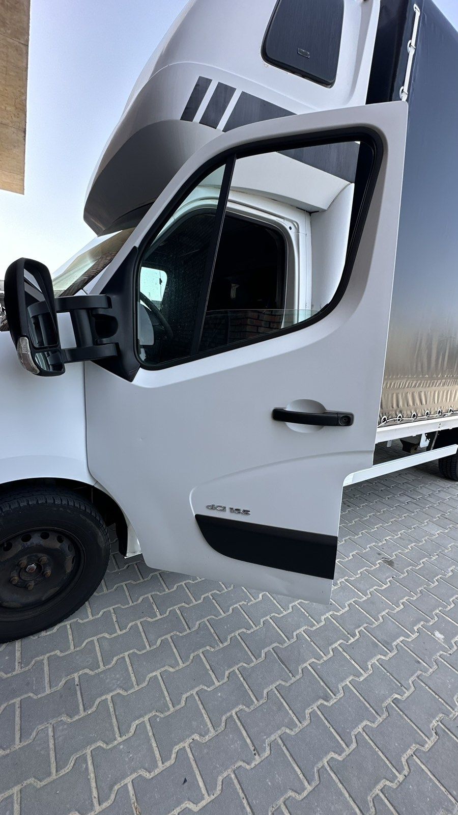Двері в зборі ліві та праві на Renault Master