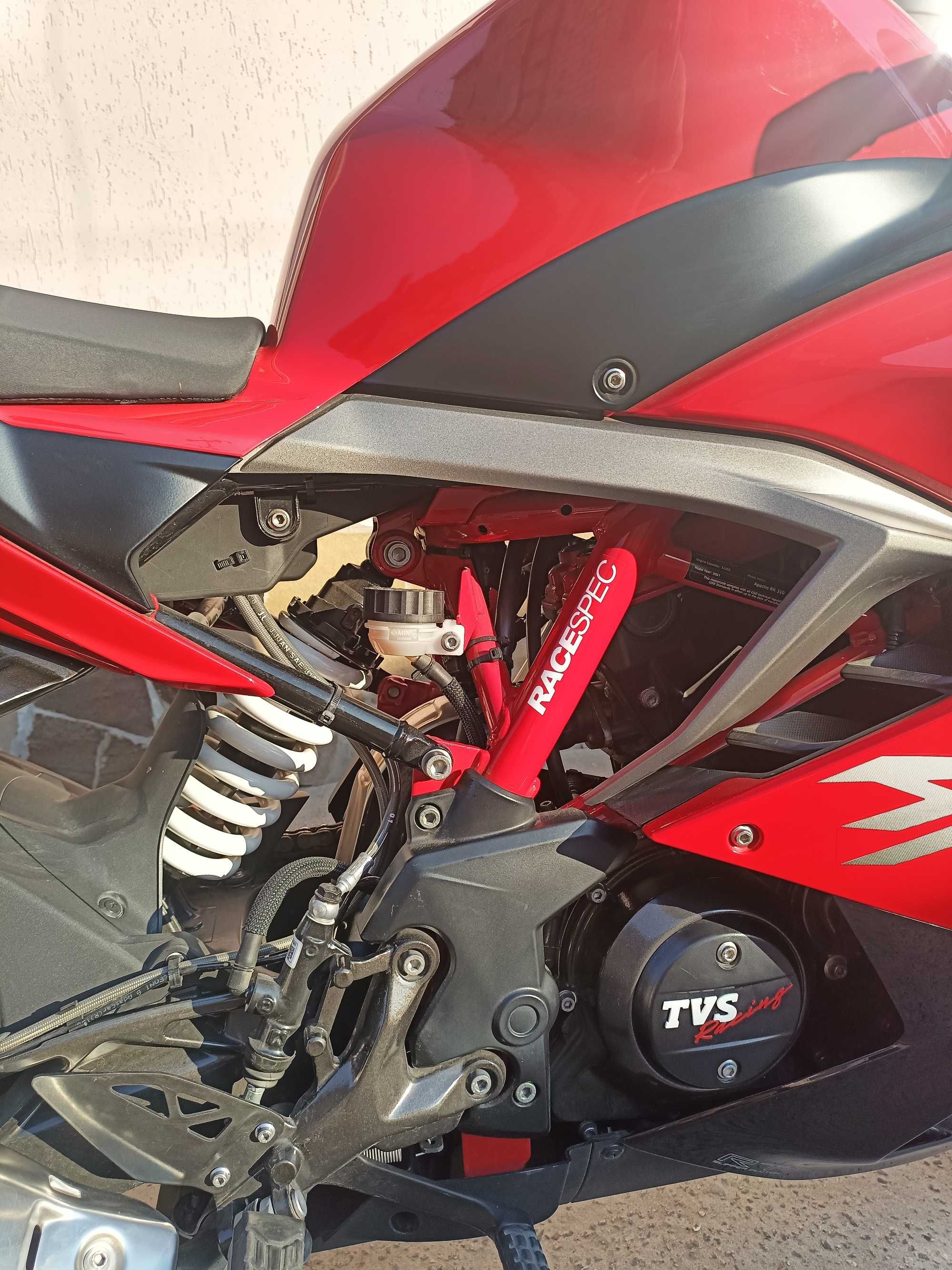 Мотоцикл TVS Apache RR 310