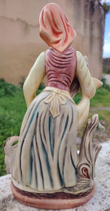 Estatueta de velhinha pastora