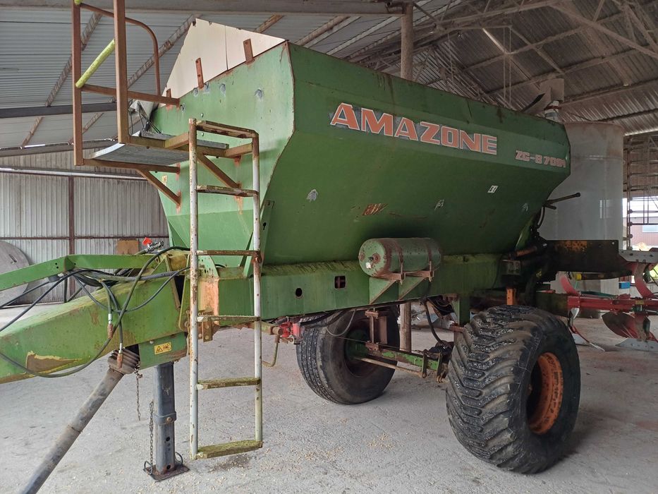 Rozsiewacz Amazone ZG-B 7001