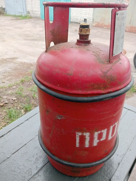 Продам газовий балон 27л стан нового
