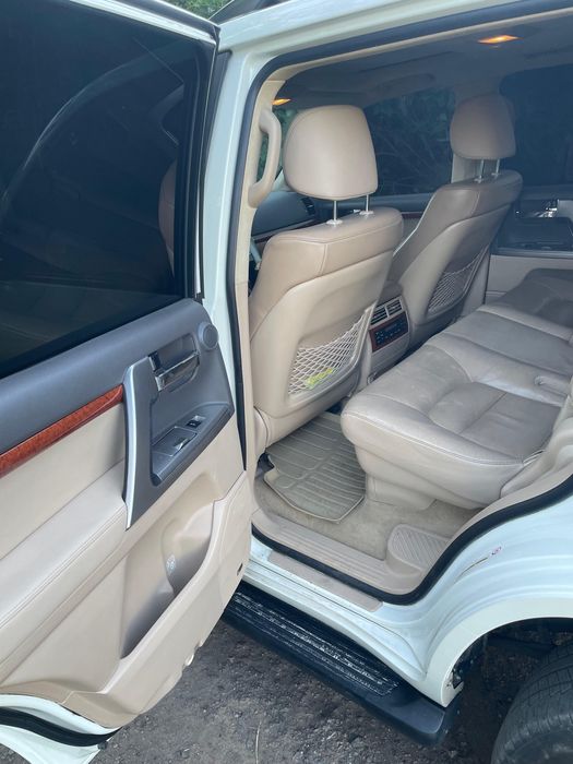 Toyota Land Cruiser 200