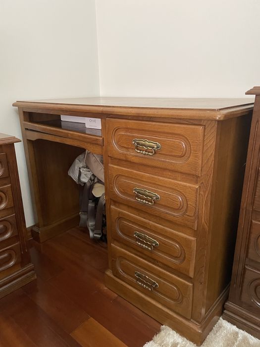 Secretaria de madeira com 4 gavetas