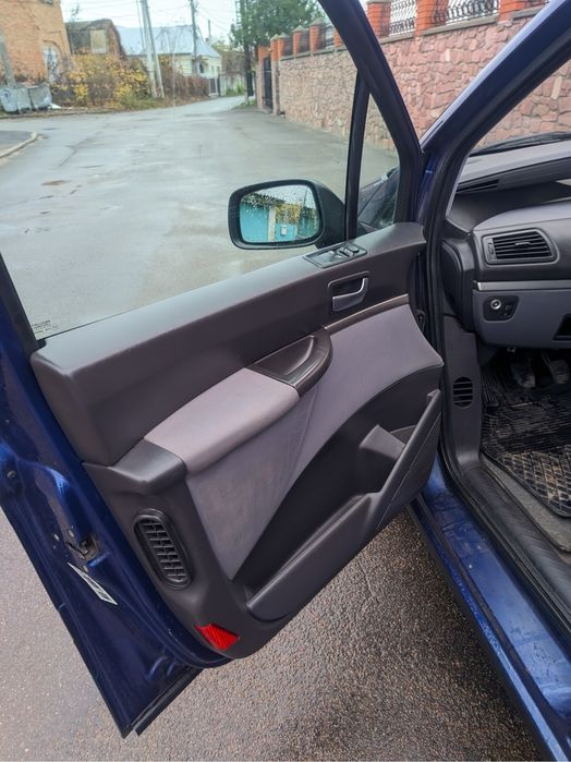 Peugeot 807 мінівен 7 місць