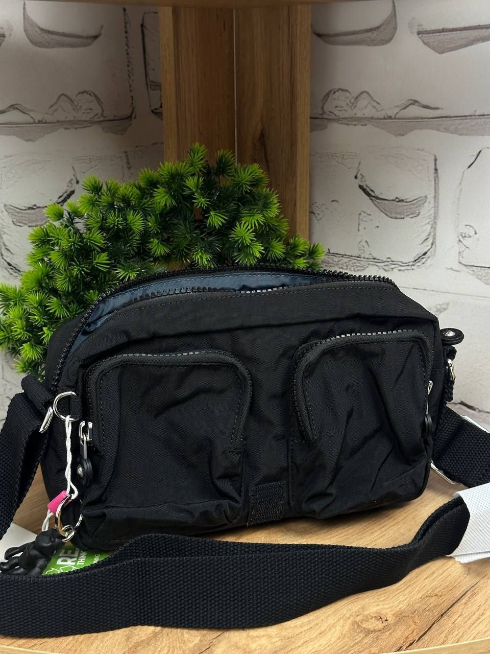 Функціональна сумка Kipling з брелком